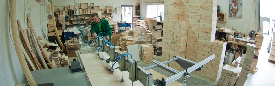 Holzkisten aus eigener Produktion